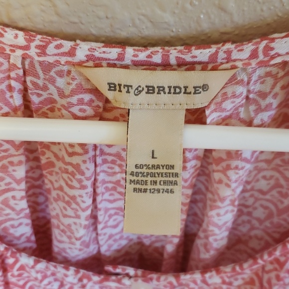 Adorable blouse! - Picture 2 of 4